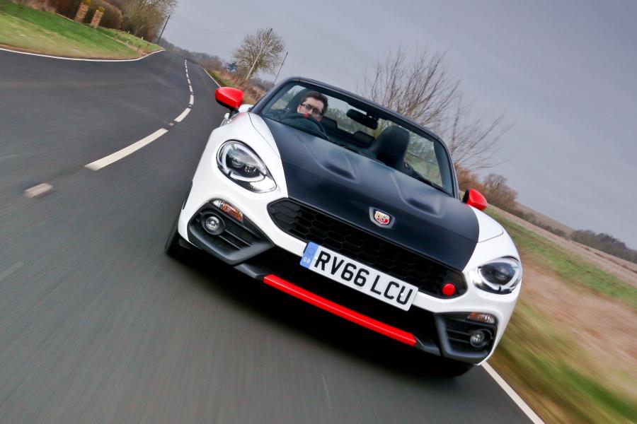  Abarth 124 Spider (348) 2016 года  (UK) (фото 9 из 24)